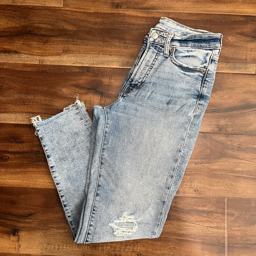 Old Navy Light Blue Distressed Women's Ankle Jeans